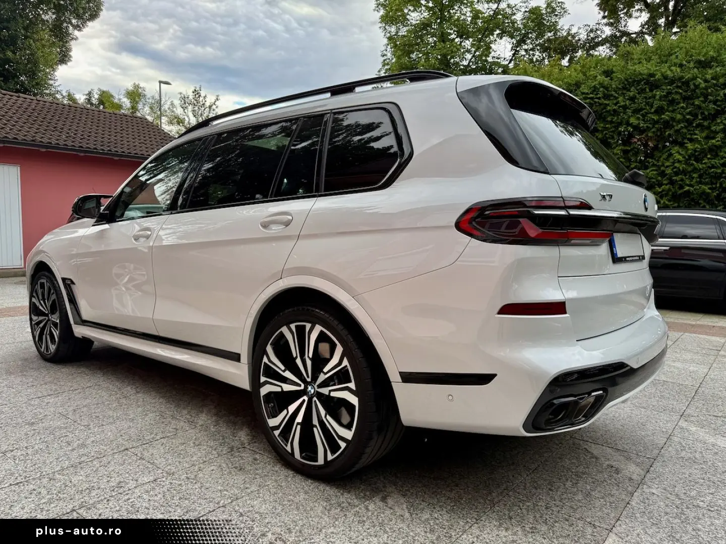 BMW X7 M60i  Sky Lounge Carbonpaket 23 Zoll 7-Sitzer