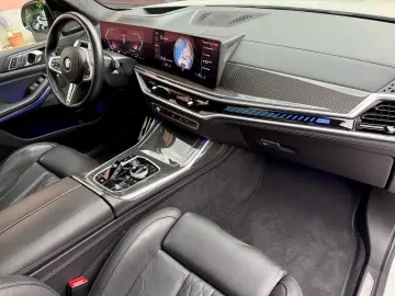 BMW X7 M60i  Sky Lounge Carbonpaket 23 Zoll 7-Sitzer