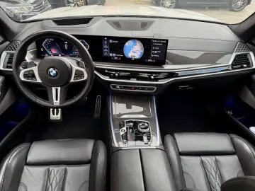 BMW X7 M60i  Sky Lounge Carbonpaket 23 Zoll 7-Sitzer