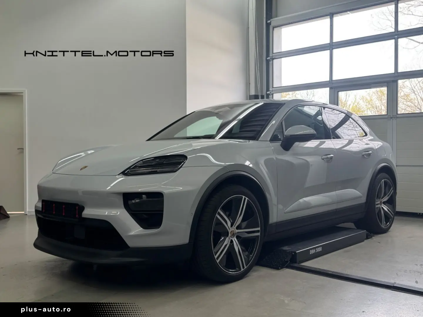 PORSCHE Macan 4 HeadUp 2xDisplay Pano ACC 22  Carbon