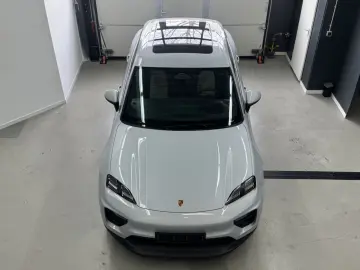 PORSCHE Macan 4 HeadUp 2xDisplay Pano ACC 22  Carbon