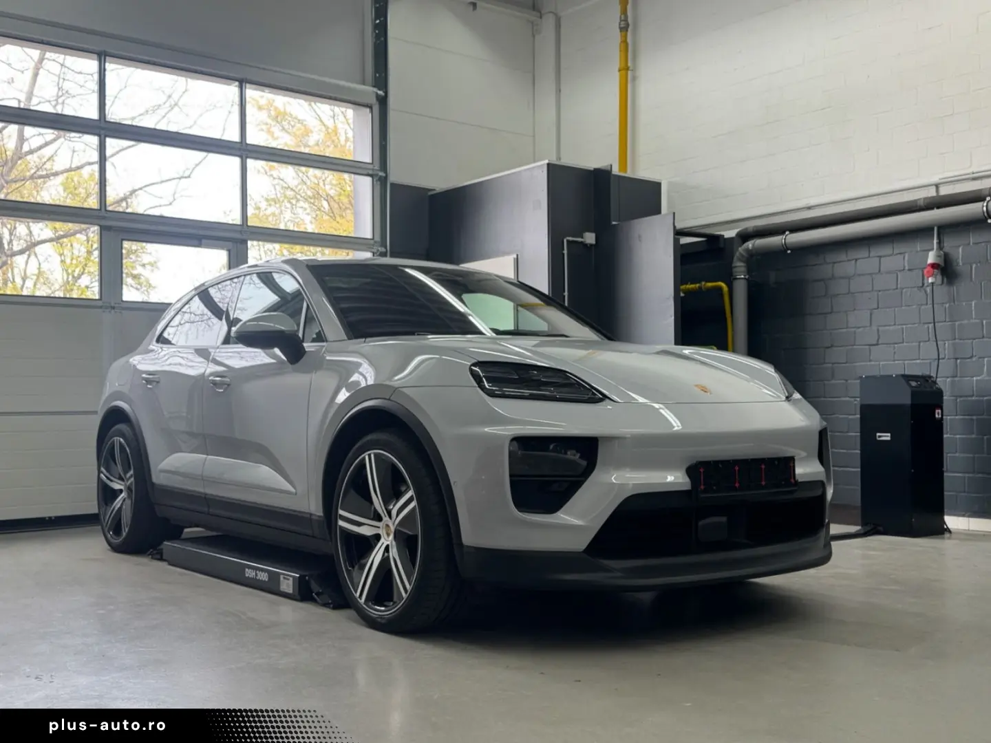 PORSCHE Macan 4 HeadUp 2xDisplay Pano ACC 22  Carbon