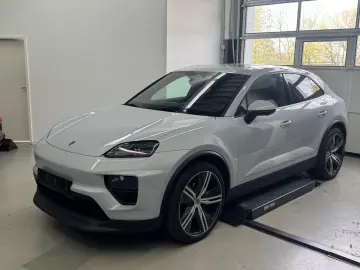 PORSCHE Macan 4 HeadUp 2xDisplay Pano ACC 22  Carbon