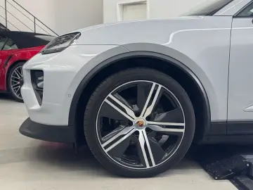 PORSCHE Macan 4 HeadUp 2xDisplay Pano ACC 22  Carbon