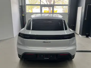 PORSCHE Macan 4 HeadUp 2xDisplay Pano ACC 22  Carbon