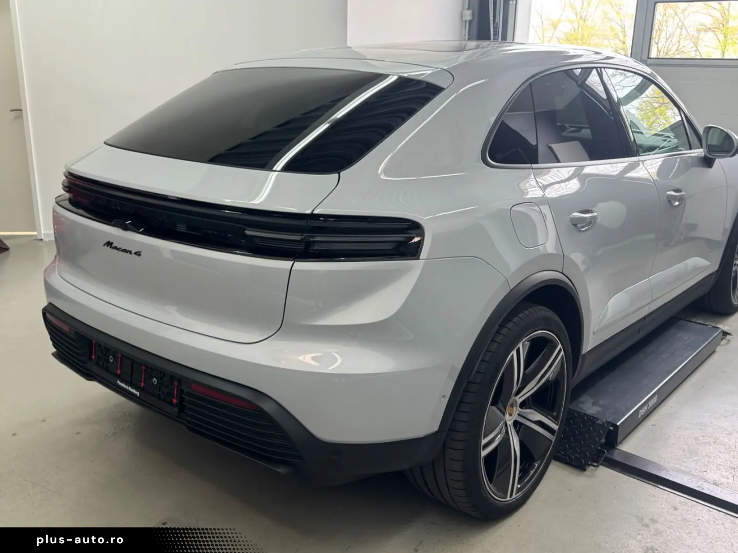 PORSCHE Macan 4 HeadUp 2xDisplay Pano ACC 22  Carbon