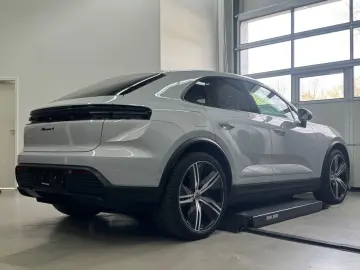 PORSCHE Macan 4 HeadUp 2xDisplay Pano ACC 22  Carbon