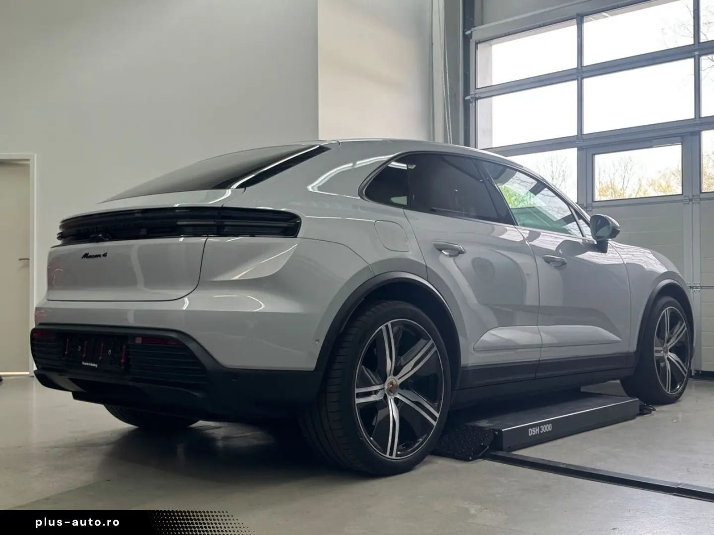 PORSCHE Macan 4 HeadUp 2xDisplay Pano ACC 22  Carbon