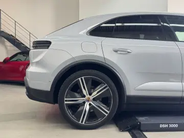 PORSCHE Macan 4 HeadUp 2xDisplay Pano ACC 22  Carbon