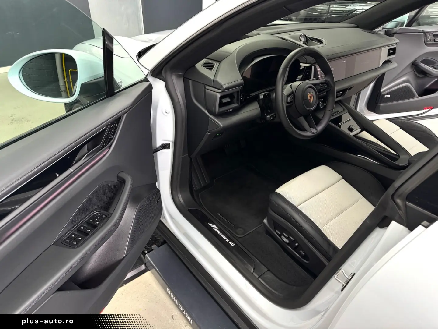 PORSCHE Macan 4 HeadUp 2xDisplay Pano ACC 22  Carbon