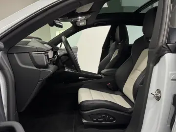 PORSCHE Macan 4 HeadUp 2xDisplay Pano ACC 22  Carbon