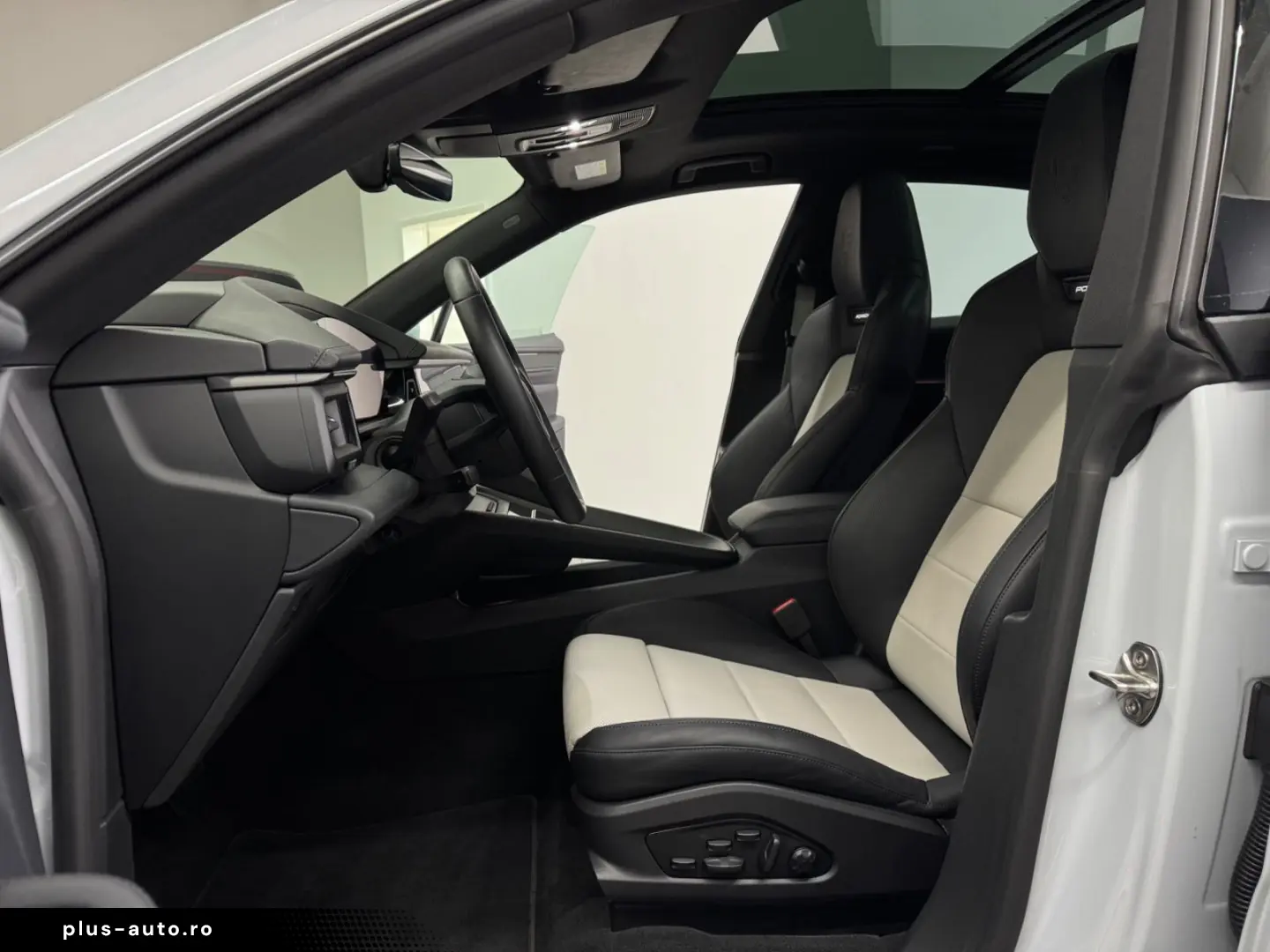 PORSCHE Macan 4 HeadUp 2xDisplay Pano ACC 22  Carbon