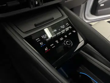 PORSCHE Macan 4 HeadUp 2xDisplay Pano ACC 22  Carbon