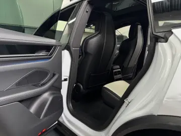 PORSCHE Macan 4 HeadUp 2xDisplay Pano ACC 22  Carbon