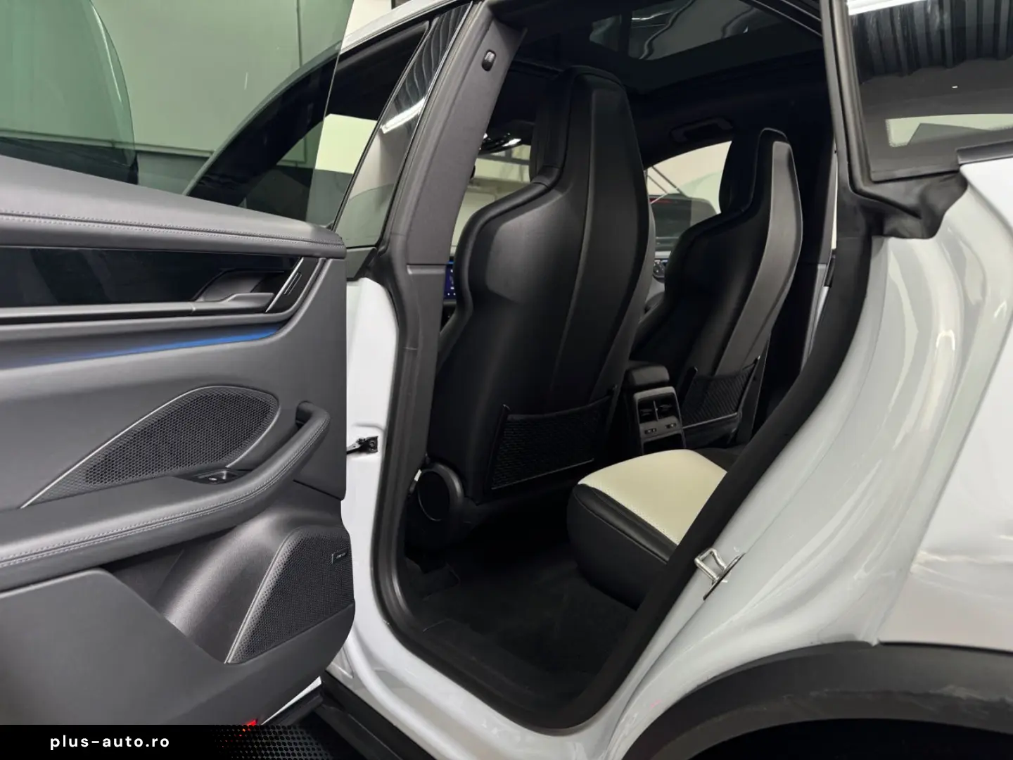 PORSCHE Macan 4 HeadUp 2xDisplay Pano ACC 22  Carbon