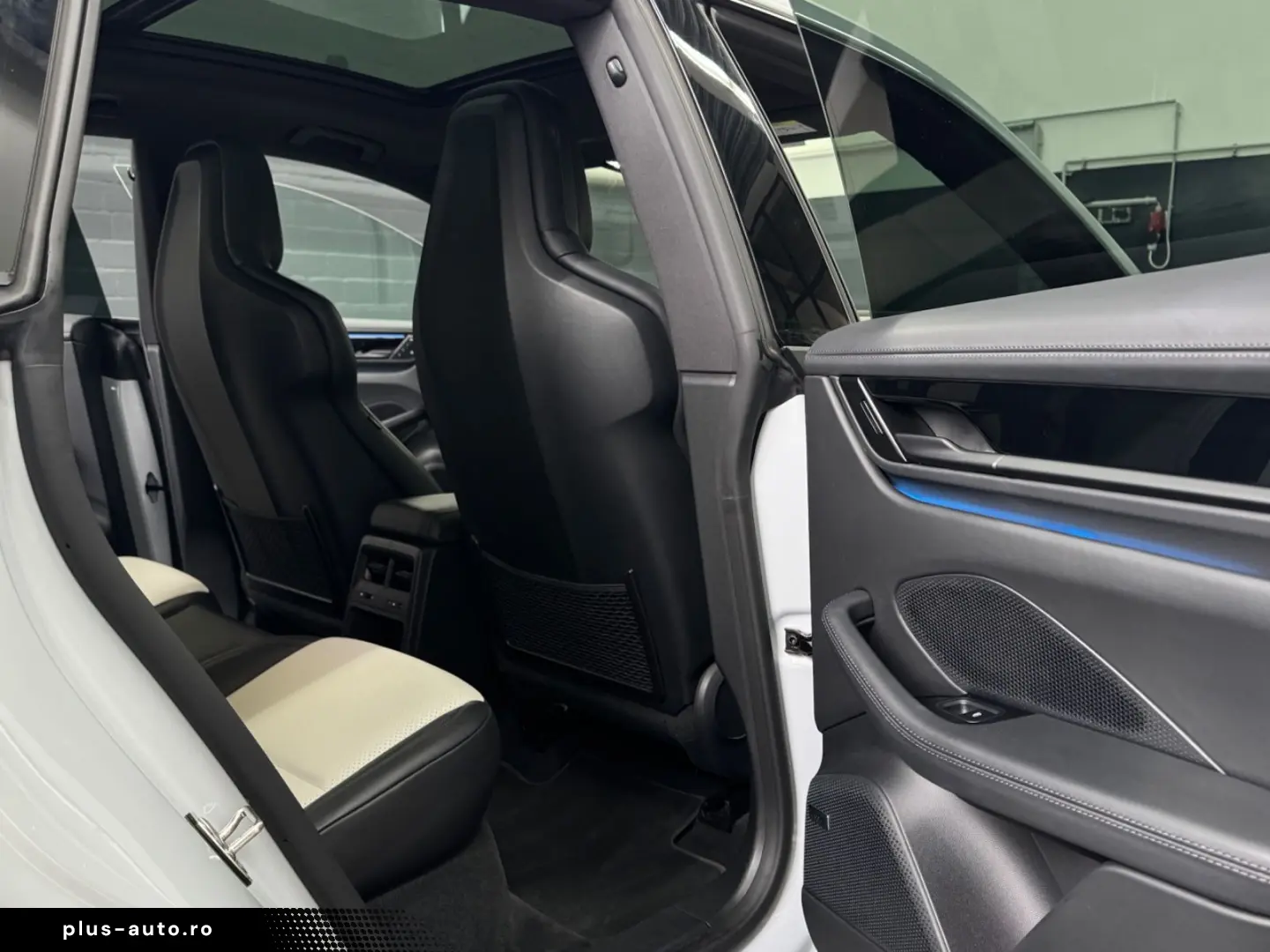 PORSCHE Macan 4 HeadUp 2xDisplay Pano ACC 22  Carbon