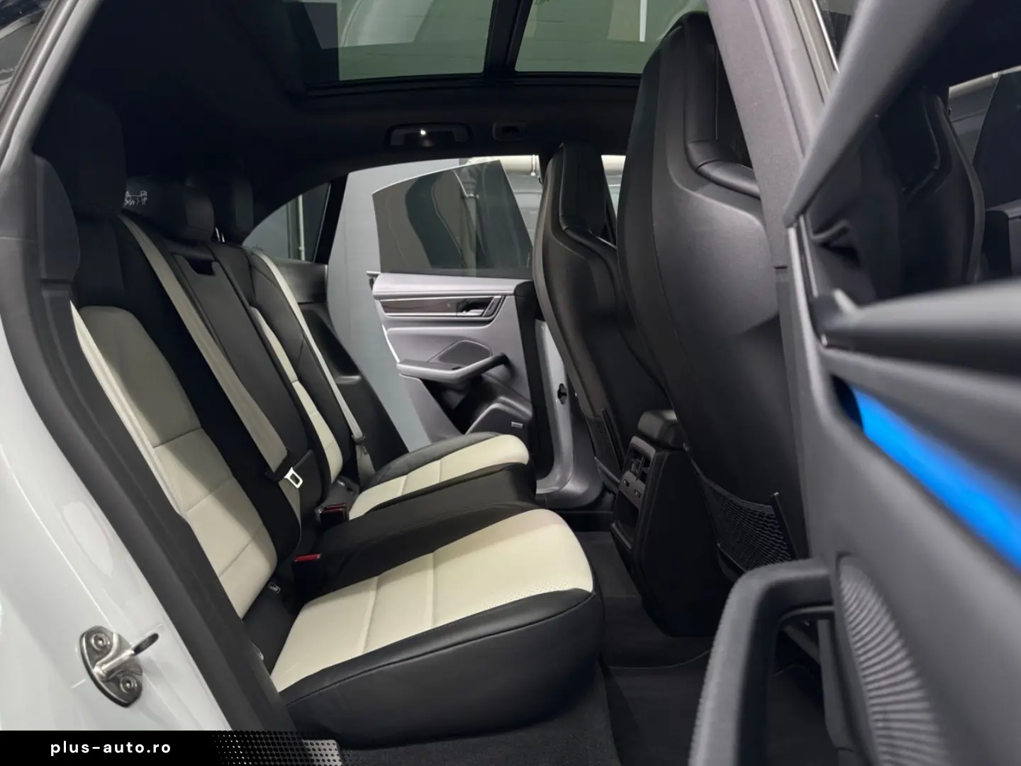 PORSCHE Macan 4 HeadUp 2xDisplay Pano ACC 22  Carbon