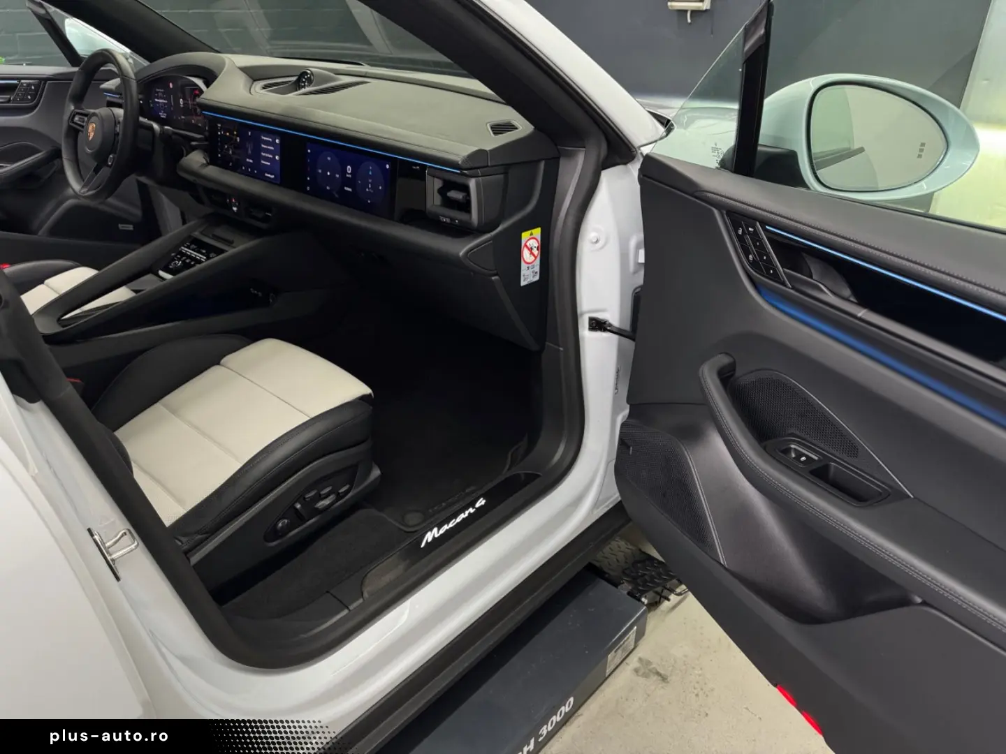 PORSCHE Macan 4 HeadUp 2xDisplay Pano ACC 22  Carbon