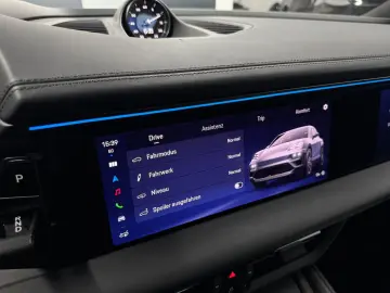 PORSCHE Macan 4 HeadUp 2xDisplay Pano ACC 22  Carbon