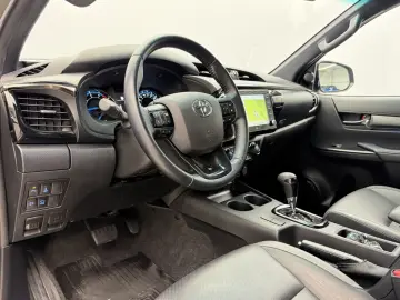 TOYOTA Hilux 2.8 D4-D INVINCIBLE AHK Rollo Assistenz