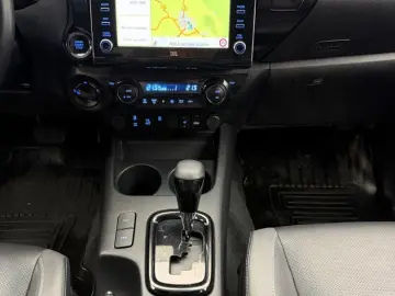 TOYOTA Hilux 2.8 D4-D INVINCIBLE AHK Rollo Assistenz