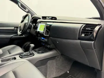 TOYOTA Hilux 2.8 D4-D INVINCIBLE AHK Rollo Assistenz