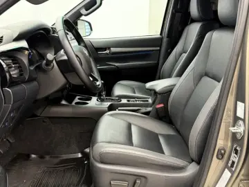 TOYOTA Hilux 2.8 D4-D INVINCIBLE AHK Rollo Assistenz