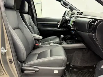 TOYOTA Hilux 2.8 D4-D INVINCIBLE AHK Rollo Assistenz