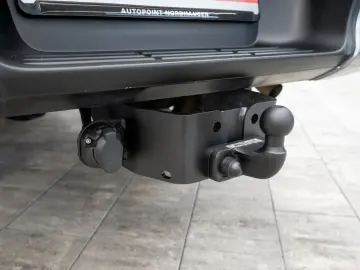 TOYOTA Hilux 2.8 D4-D INVINCIBLE AHK Rollo Assistenz