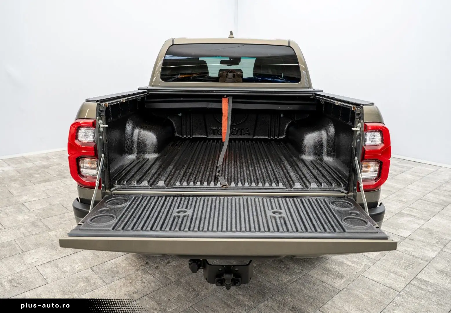 TOYOTA Hilux 2.8 D4-D INVINCIBLE AHK Rollo Assistenz