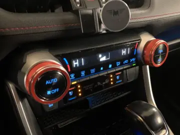 TOYOTA RAV4 Plug-Hybrid 4x4