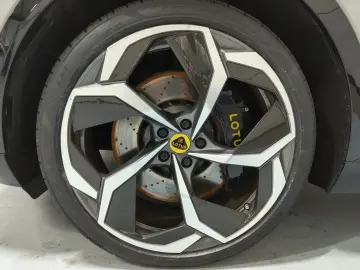 LOTUS Eletre R Carbonpaket Glasdach KEF HUD Aero 23