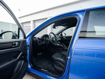 PORSCHE Cayenne Turbo GT   PTS Nogaroblau   1. Hand