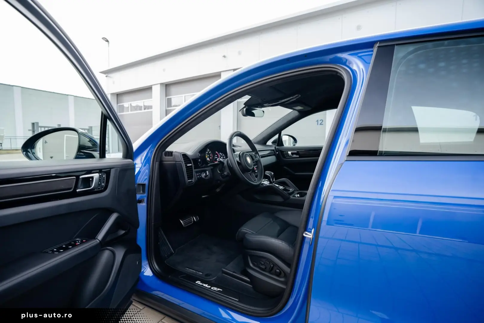 PORSCHE Cayenne Turbo GT   PTS Nogaroblau   1. Hand