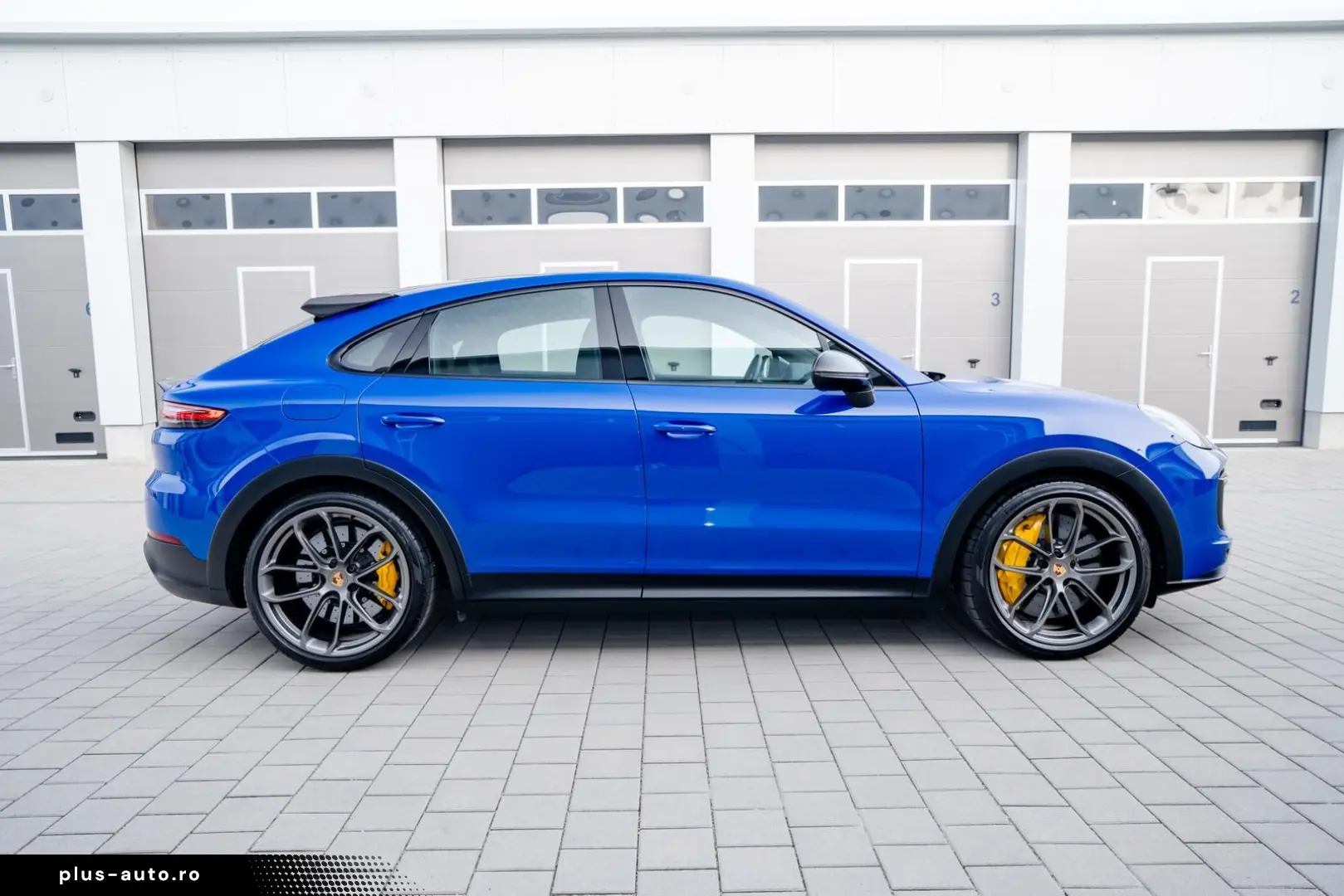 PORSCHE Cayenne Turbo GT   PTS Nogaroblau   1. Hand