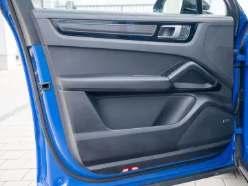 PORSCHE Cayenne Turbo GT   PTS Nogaroblau   1. Hand