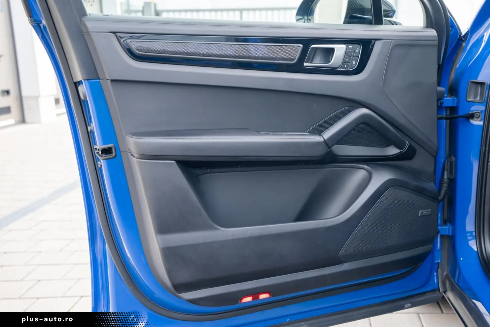 PORSCHE Cayenne Turbo GT   PTS Nogaroblau   1. Hand