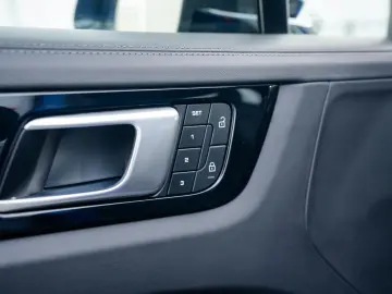 PORSCHE Cayenne Turbo GT   PTS Nogaroblau   1. Hand