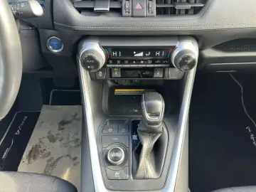 TOYOTA RAV 4 Hybrid 4x4 TEAM-D