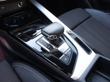 AUDI A4 Avant S line Competition 40TDI qu Stronic Nav