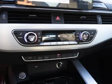 AUDI A4 Avant S line Competition 40TDI qu Stronic Nav