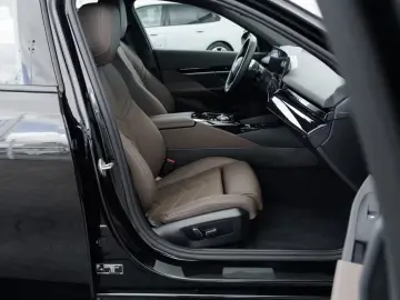 BMW 530e M-Sport HUD   Cameră 360    Ventilație Scaun   HK