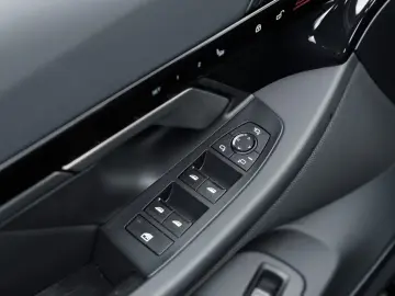 BMW 530e M-Sport HUD   Cameră 360    Ventilație Scaun   HK