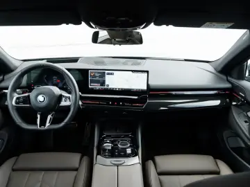 BMW 530e M-Sport HUD   Cameră 360    Ventilație Scaun   HK