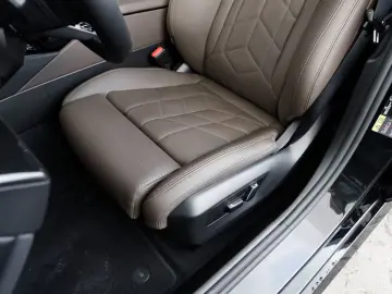 BMW 530e M-Sport HUD   Cameră 360    Ventilație Scaun   HK