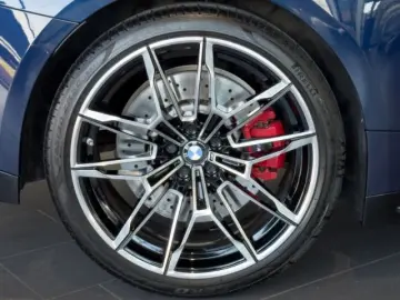 BMW M4 Competition xDrive H&K Laserlicht HUD Navi