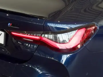 BMW M4 Competition xDrive H&K Laserlicht HUD Navi