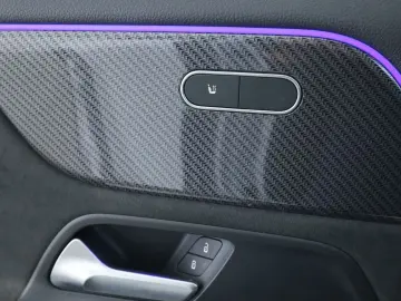 MERCEDES-BENZ GLA 250e AMG Line