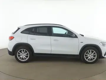 MERCEDES-BENZ GLA 250e AMG Line
