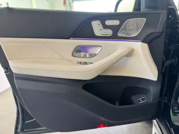 MERCEDES-BENZ GLS 400 d AMG HUD Pano 7 Sitze Distronic